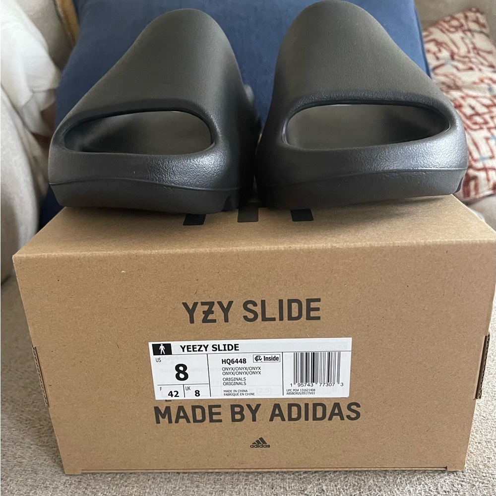 YEEZY SLIDES